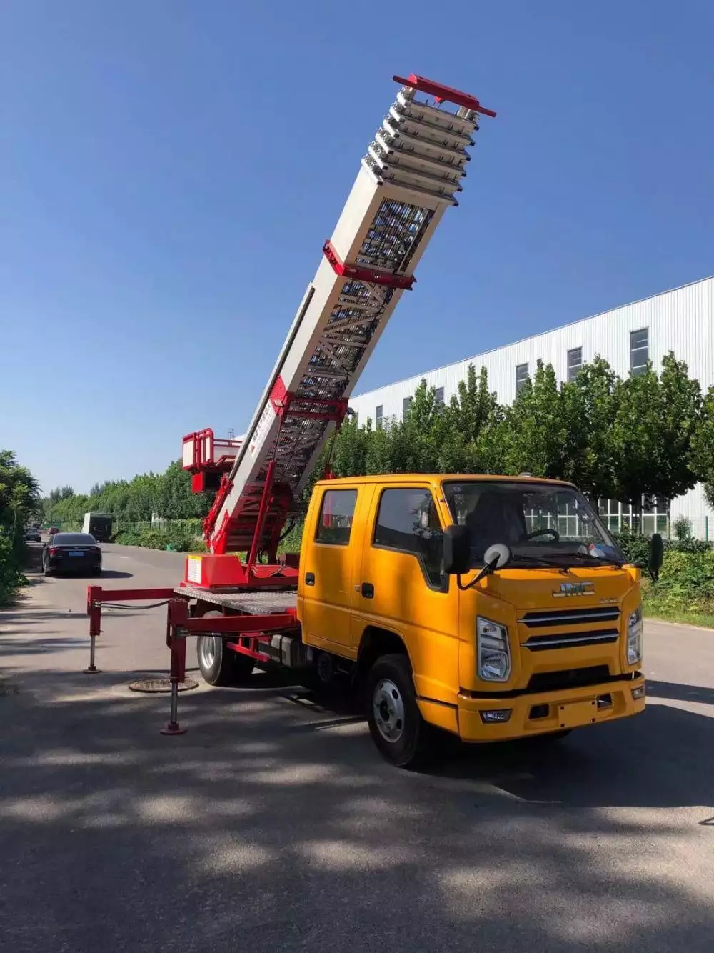 杭州富阳附近的云梯车出租服务：轻松解决高空作业需求